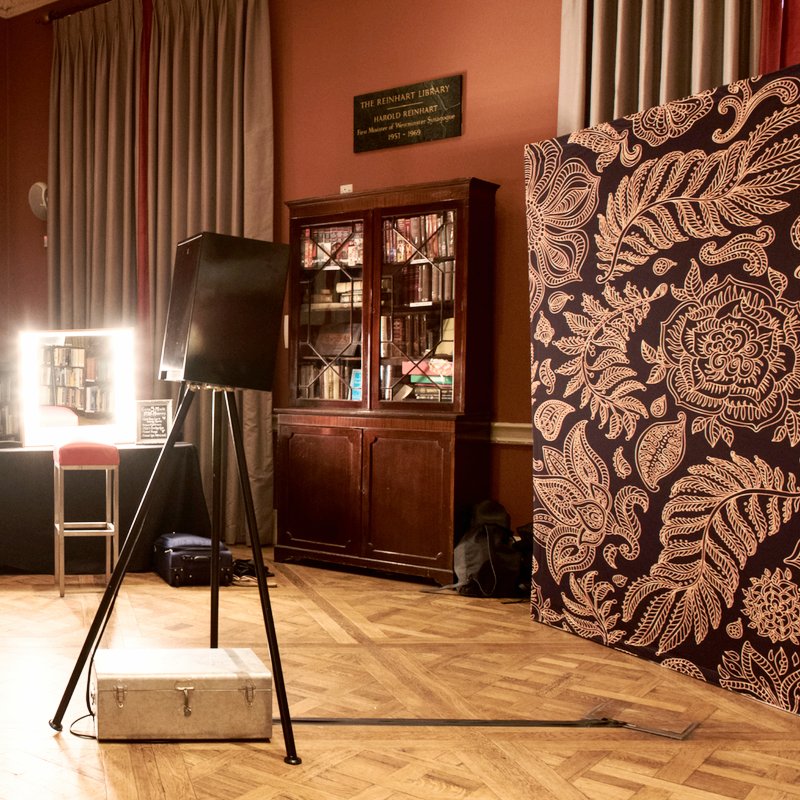 Have you ever seen such an absolutely beautiful #PhotoBooth backdrop?! 😍 #EventTech #London