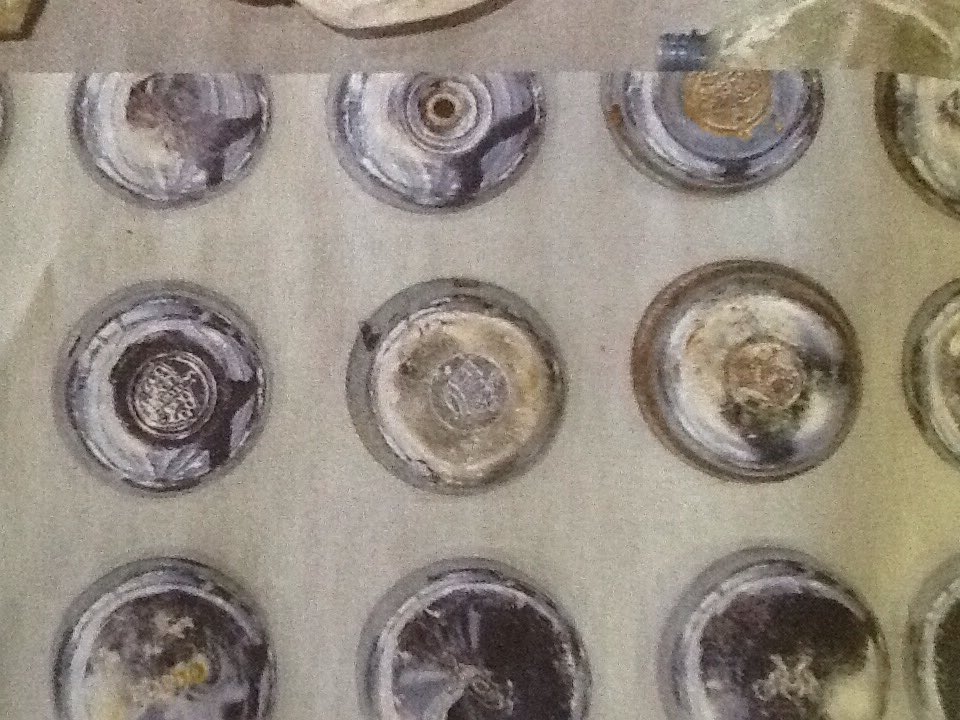 AnnerieD's tweet photo. Lijkt me leuk die tentoonstelling Finders Keepers. Alledaagse dingen, gevonden op straat. 'Ontroerd' raken van een stukje touw of fietsbel. https://t.co/BsHchuHt0M