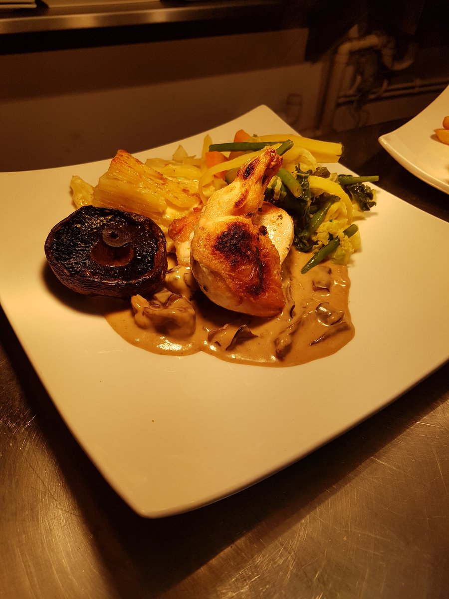 The compton Inn tweet media