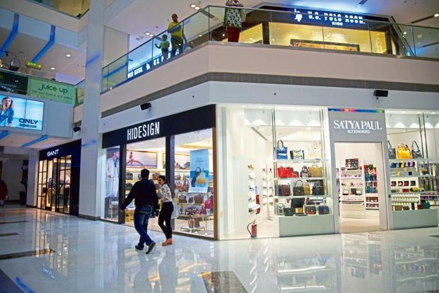 PropUrban's tweet photo. #Phoenix Mills #buys back stakes in four #malls for Rs1,350 crore - via LiveMint.

#Mall #Shopping #ShoppingMalls #Growth #Fund #Funds https://t.co/0Zx24qUrkV