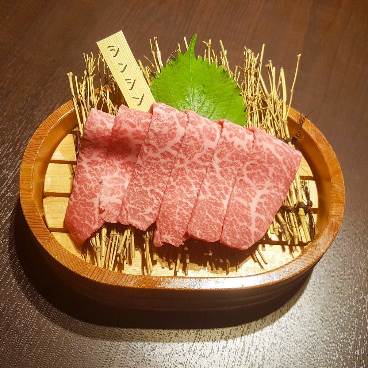 焼肉 Ganryu בטוויטר 希少部位お肉解説 シンシン マルシン 牛の後ろ脚の付け根の中心部分で 並ロースよりも柔らかく脂もしつこくない赤身のお肉です 軽く炙るくらいがベスト 気になる方は是非今夜 焼肉ganryuへ O シンシンを食べるなら Ganryu 焼肉 Ganryu בטוויטר 希少部位お肉解説 シンシン マルシン 牛の後ろ脚の付け根の中心部分で 並ロースよりも柔らかく脂もしつこくない赤身のお肉です 軽く炙るくらいがベスト 気になる方は是非今夜 焼肉ganryuへ O シンシンを食べるなら Ganryu