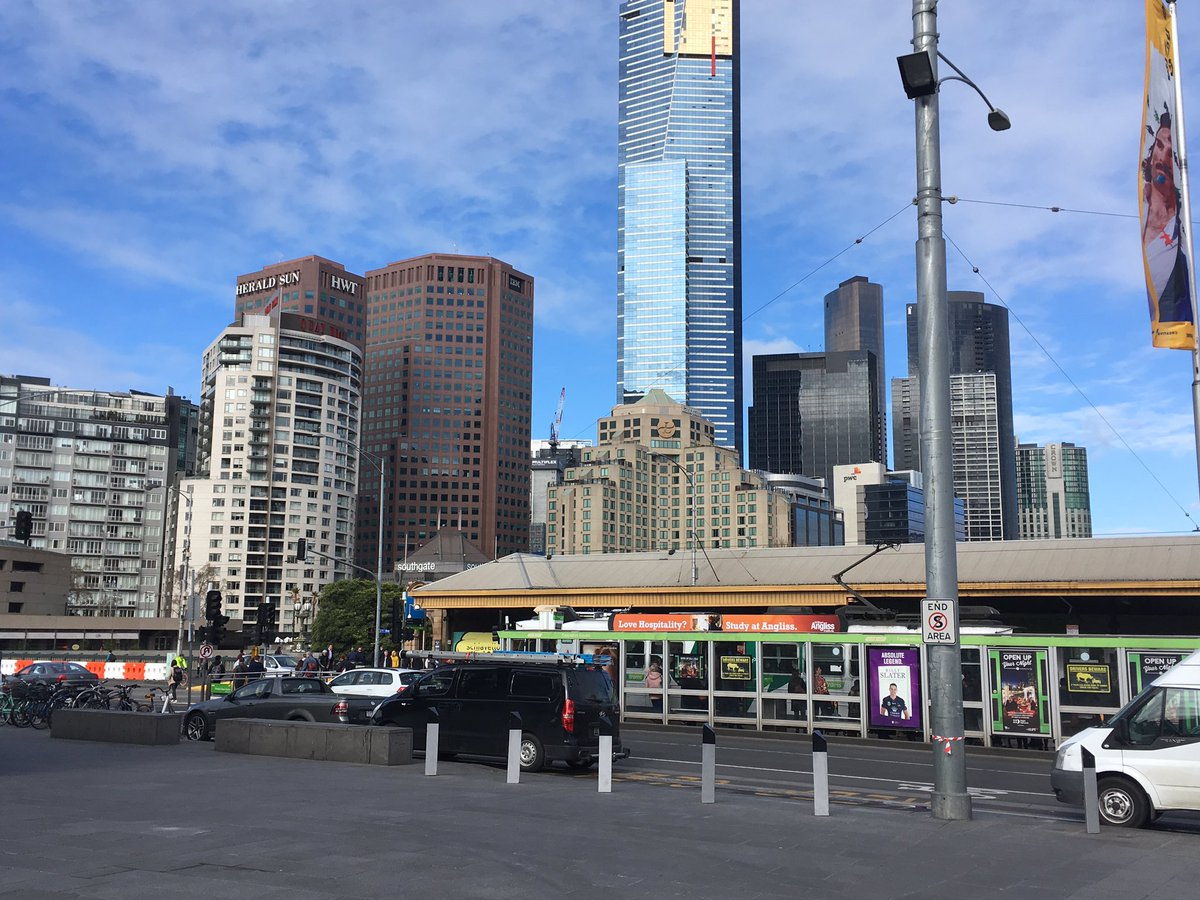 MrSmiith_'s tweet photo. #Melbourne #Cityscape2017 #australia #AppleEvent not here #spring #mylife #today #bluesky #ceateyourhappyness https://t.co/pcoiUDud0e