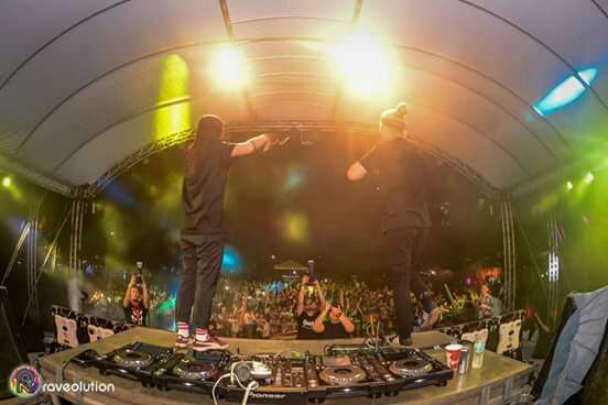 Raveolutionph's tweet image. Dance like nobody's watching! Weekend is near! 
🙌❤💙💚💛💜🙌

#OneRhythmOneNation
#RaveolutionPH #UniteinColor