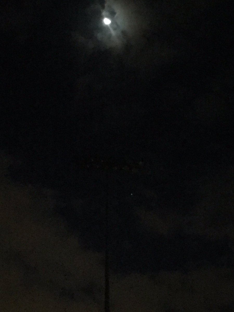 DecideEveryDay's tweet image. Good morning. 4:45am. 
(16) 100m strides in the dark. Notice the nice pic when I left (still dark)
#masterstrack
#thePillowIsNotYourFriend