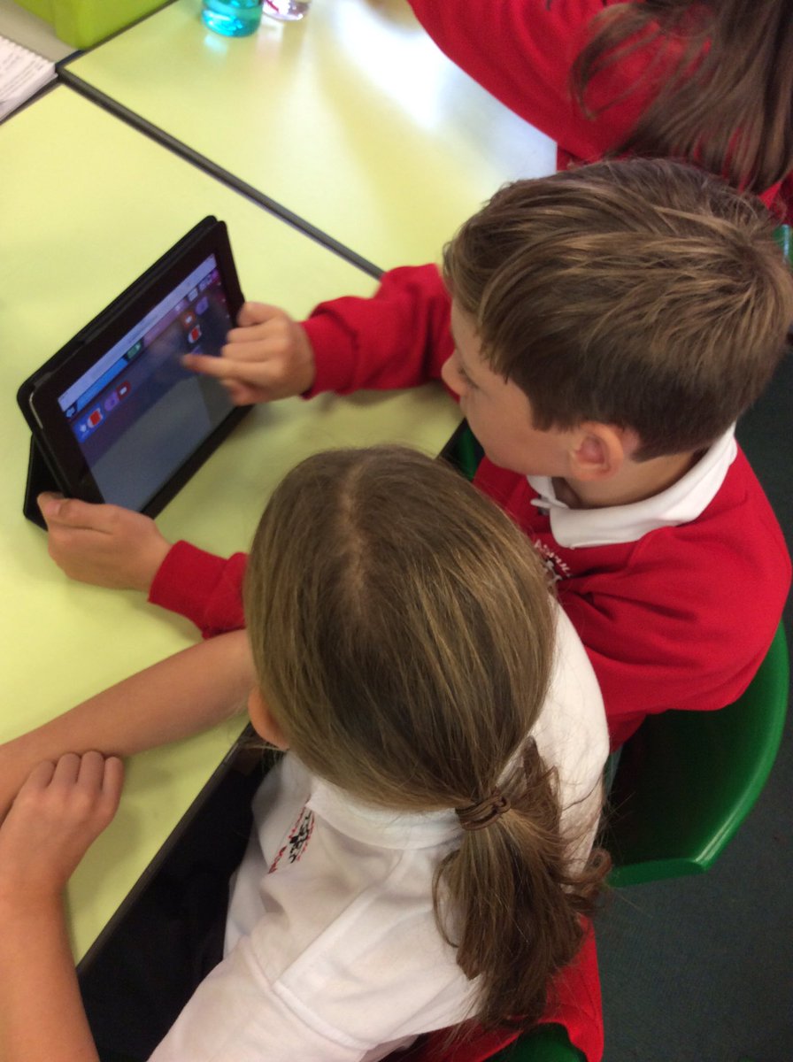 class6Aspull's tweet image. Our first coding lesson looking at variables! #computercoding