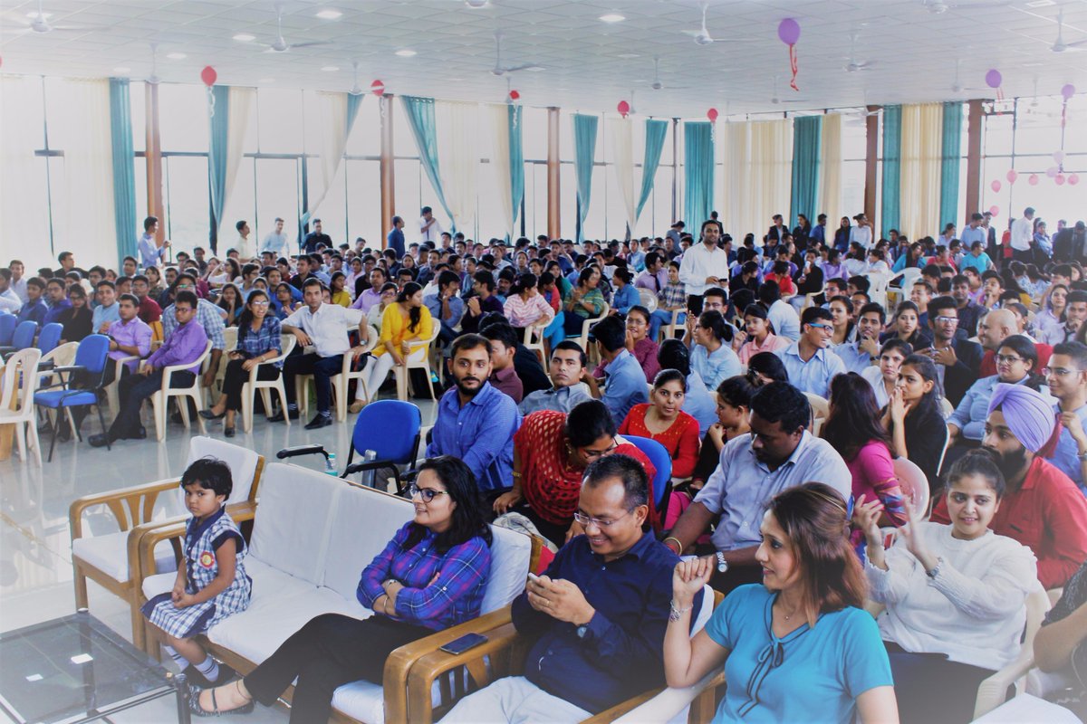 PunePIBM's tweet photo. Here comes the glimpse of #Aarambh2017 at #PIBMPune campus! #CultureNight #aarambh #StudentOriented https://t.co/D6HBvrTYo0