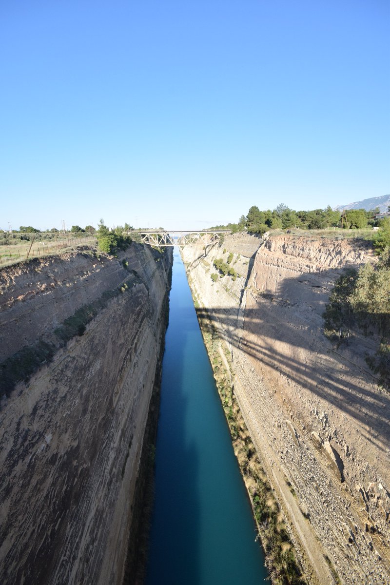 布施英利 على تويتر 海峡 週末に古代ギリシア美術のシンポジウムで発表するので ギリシアの昔の旅行写真を整理していたら コリントス海峡のが出てきて懐かしくなった 首みたいにいちばん細くなっている陸地を掘って あっちの海とこっちの海を繋いだもの