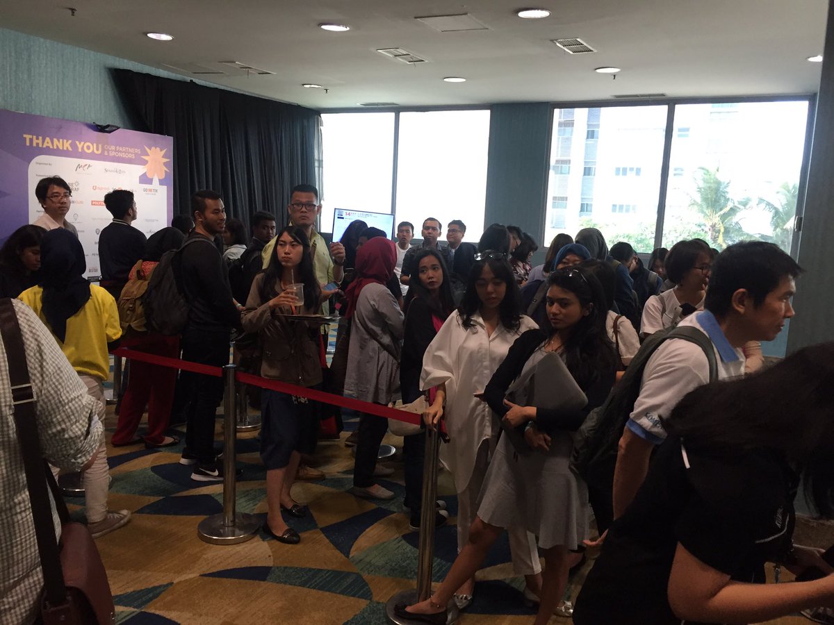 nagacentil's tweet image. Antrian ke #SMSChore di #SMWJakarta sampe dua kloter huwow 😱