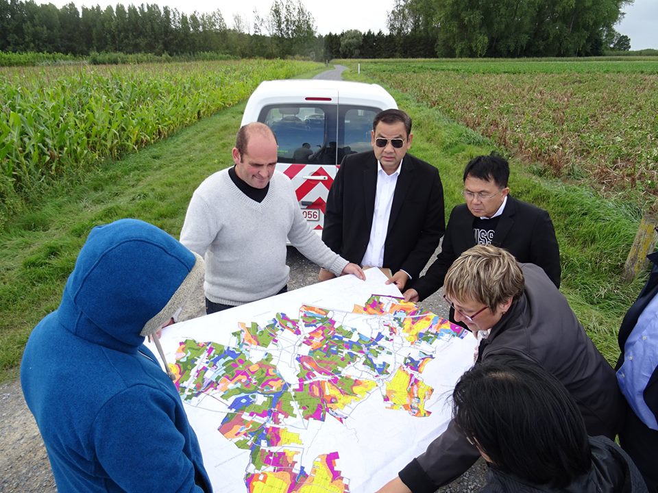 Delegatie Thais Agricultural Land Reform Office bezoekt VLM voor info #ruilverkaveling &amp; Vlaamse #pachtwetgeving bit.ly/2vVwpfS