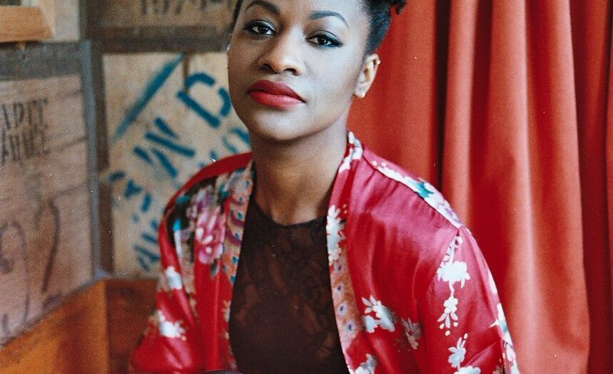 wiredsessions's tweet photo. You'll want to watch this stunning Wired Session with @YvonneHercules who covers @boniver's 'Flume' https://t.co/KNvaEruHFH #livesession https://t.co/hnBfdQH0F3