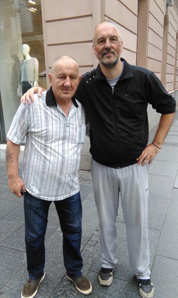 pevacsofronije's tweet photo. Moj drugar @BegeFank i Komina #streetsofbelgrade https://t.co/aoQNEX3b5Q