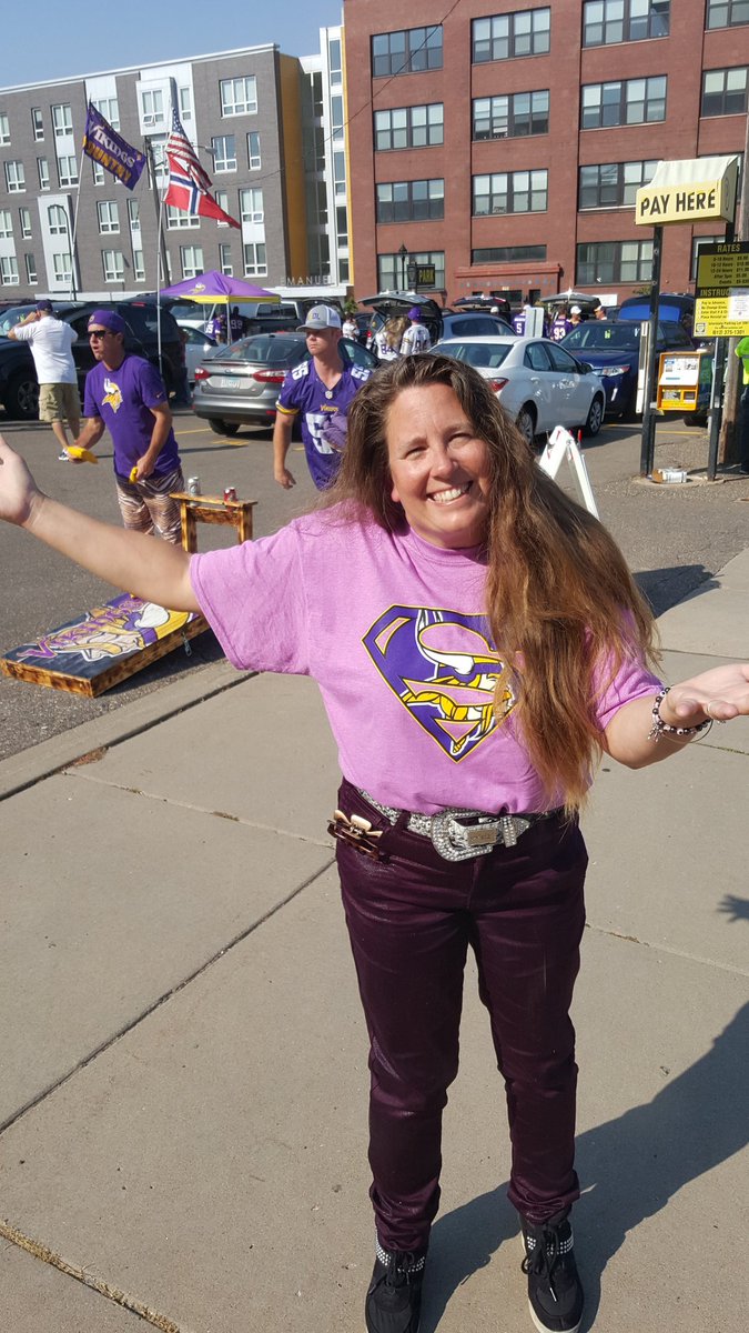 brobull's tweet photo. #VikingsBiggestFan #USBankSweepstakes
Monday Night Football Opener Sept 9th 2017
#SKOL
Bro photo of Heather Brosdahl https://t.co/OK9W7lZVFE