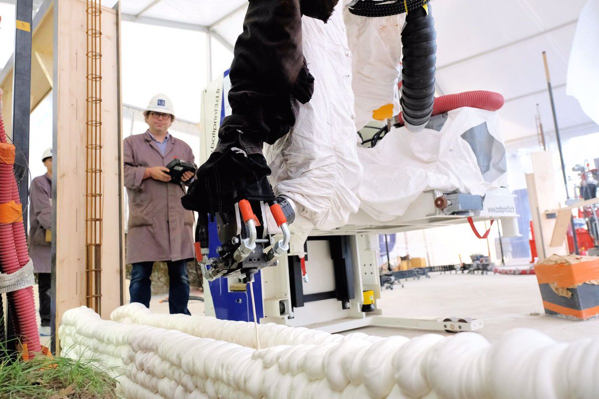 nantesfr's tweet photo. C'est parti pour la Nantes Digital Week avec la visite d'#Yhnova, la 1ere maison construite par impression 3D en seulement quelques jours ! https://t.co/DDW1dABb3f