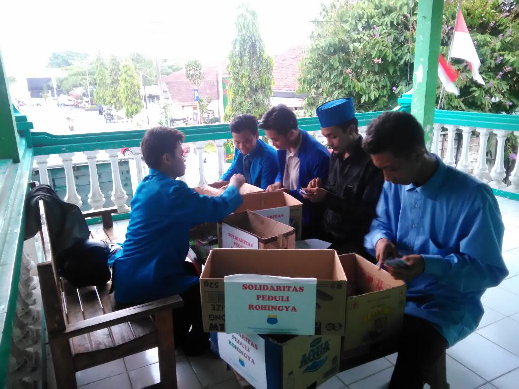 Penghitung Hasil Aksi Solidaritas Peduli Rohingya oleh sahabat2 Komisariat Sunan Pojok Blora.
#PMIIPeduli