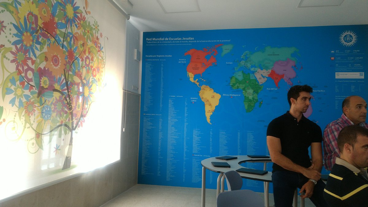 @carlosa58357653 inaugurando el #rtcportaceli en <a href="/Cole_Portaceli/">Colegio Portaceli</a> #reinventtheclassroom y <a href="/Grupo_AEd/">Advanced Education</a> con @ovibarcelo y <a href="/Intel_Spain/">Intel España</a>