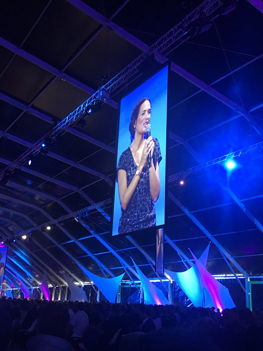 toulemonde_c's tweet photo. "Il faut batir un monde de tolérance, mais qui rêve d'être toléré ?" @FrederiqueBedos @tweets_Apm #convapm17 #Bordeaux https://t.co/CchP9WHbu3