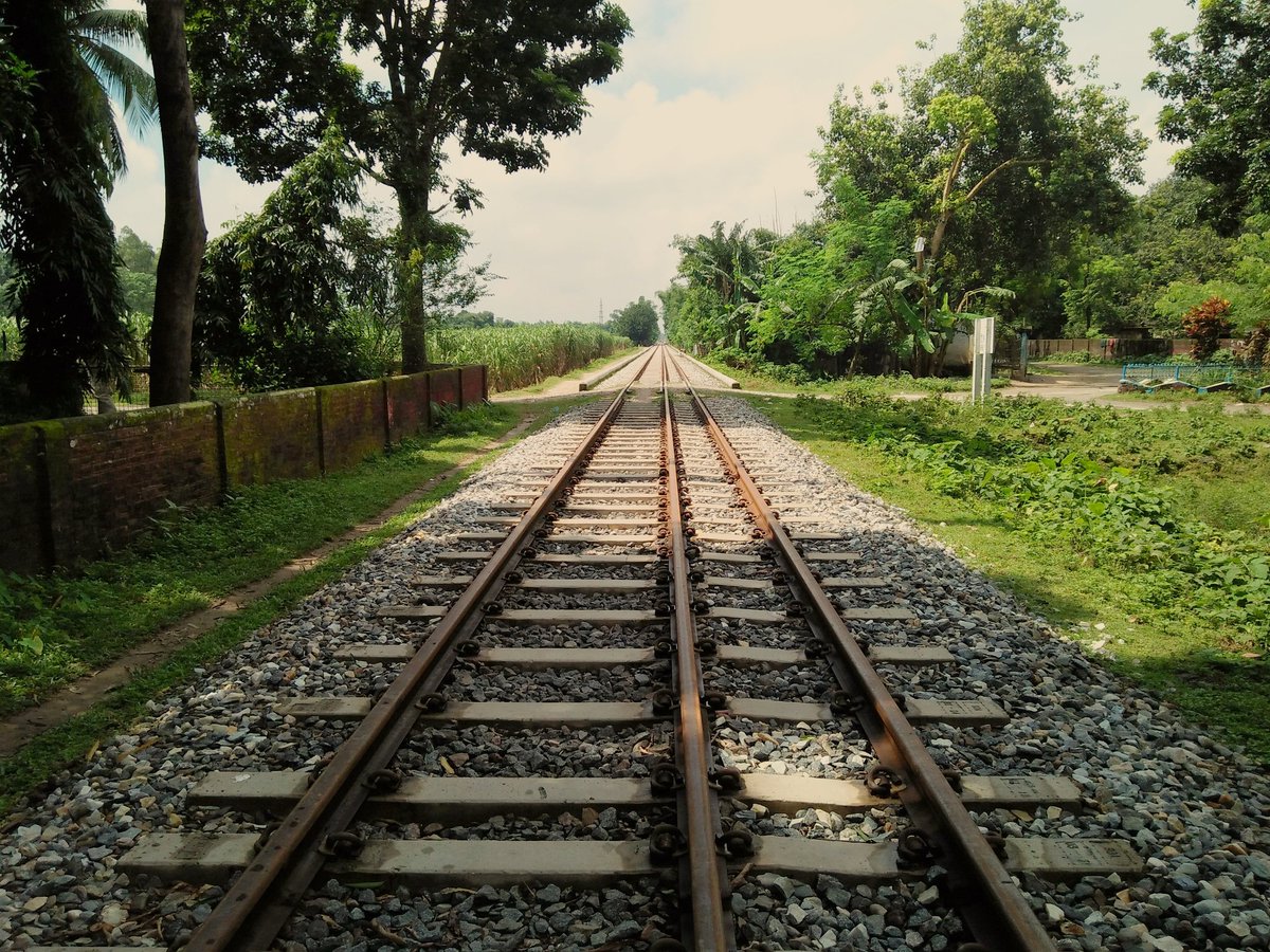 noajish_niloy's tweet photo. শুন্যতা।।।
#rail_line #railway #hometown #niloy2017 https://t.co/nkOX27noEX