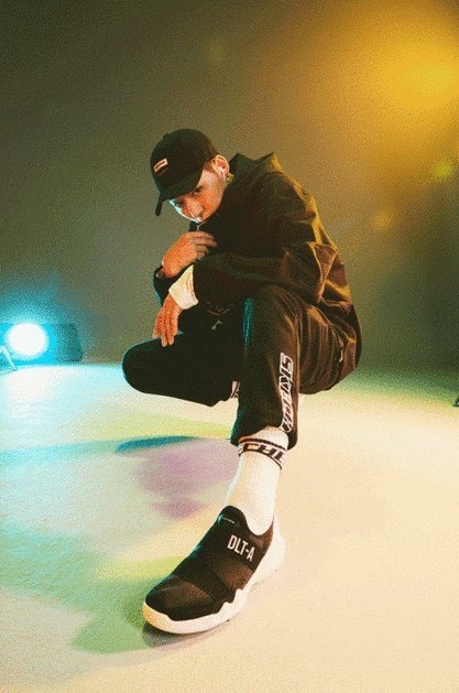 世界一ウンコ座りのかっこいい男、ウ・ジホ