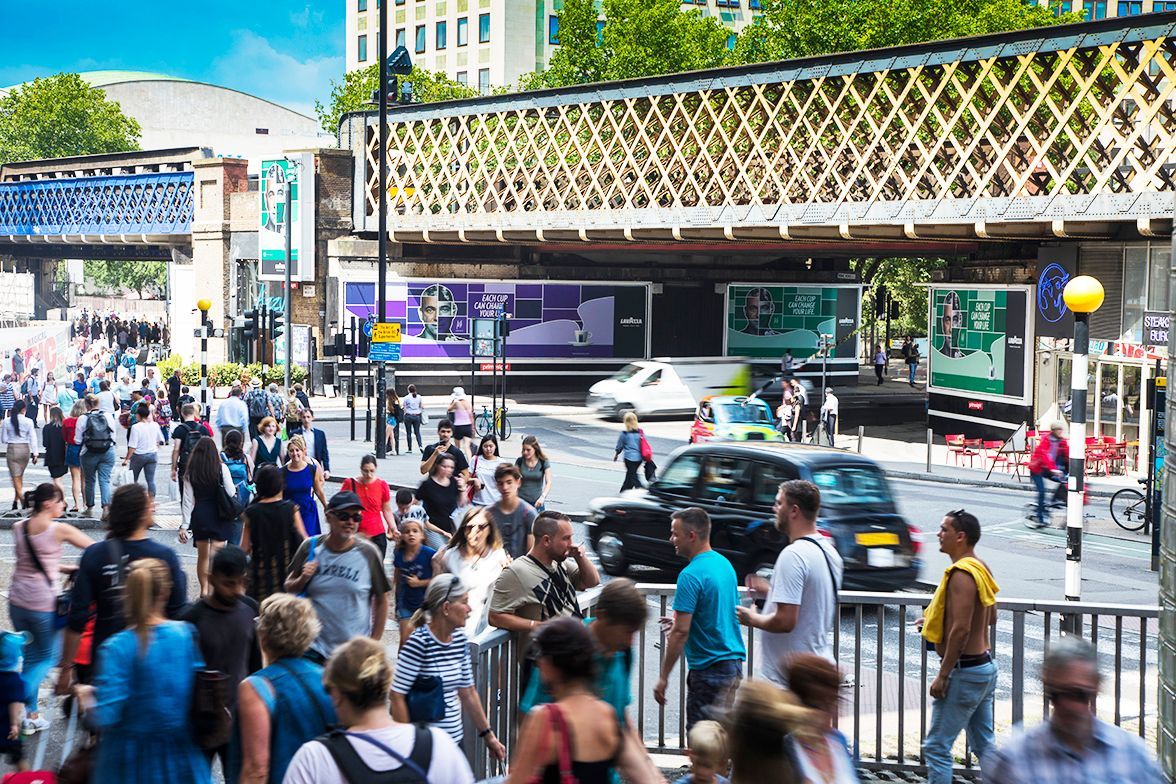 primesight's tweet photo. Some of our favourite #WaterlooDomination photos of the year, featuring @LavazzaUK @forduk @SavseSmoothies @ThreeUK! https://t.co/u13K2Z62jD