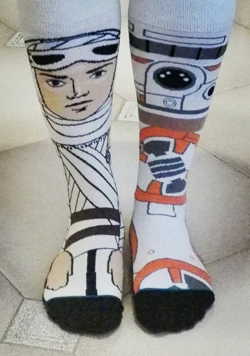 ilariaBo's tweet photo. Nuovi acquisti.. pronta per dicembre.. 😂 #StarWars #Rey #BB-8 #stancesocks #apolloshop https://t.co/BEOiq2jmrT