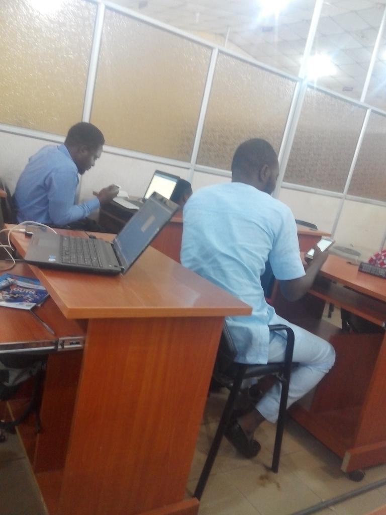 HamzaJirah1's tweet image. Tweet session #SoftwareClass #YouthMobileNaija #Day5