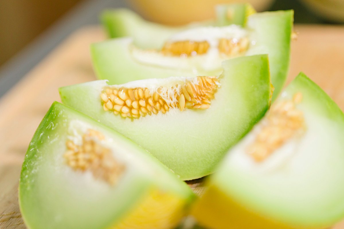 LushKitchen's tweet photo. Get Retread naked conditioner on your melon! Hair will feel revived with conditioning &amp; cleansing fresh cantaloupe. #LushKitchen 🙌 https://t.co/QbJCUg5chA
