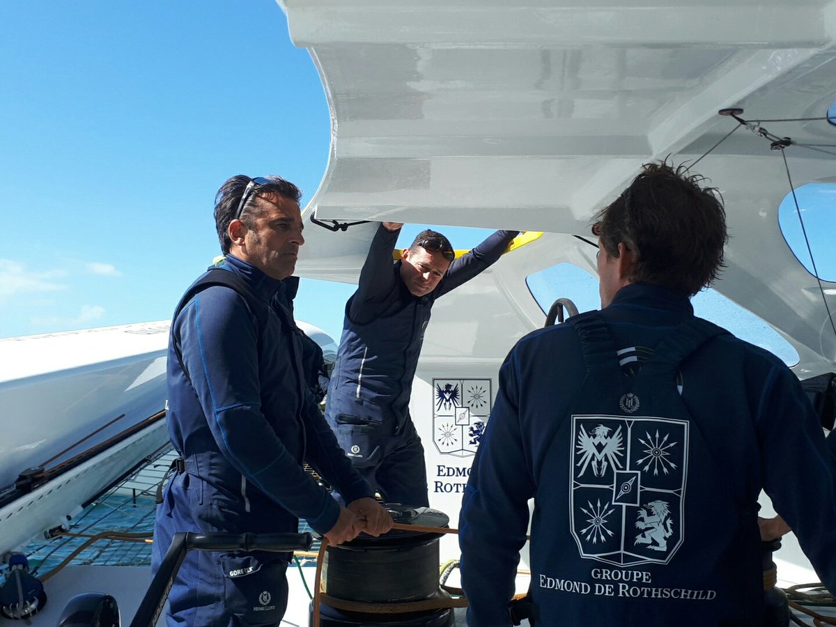 Avec <a href="/SebJosse/">Sébastien Josse</a> et <a href="/GitanaTeam/">GitanaTeam</a> pour <a href="/TF1LeJT/">Natalia Kowalski</a> 
Sensation unique de voler au dessus des vagues. Pointe à 45 nds!!!