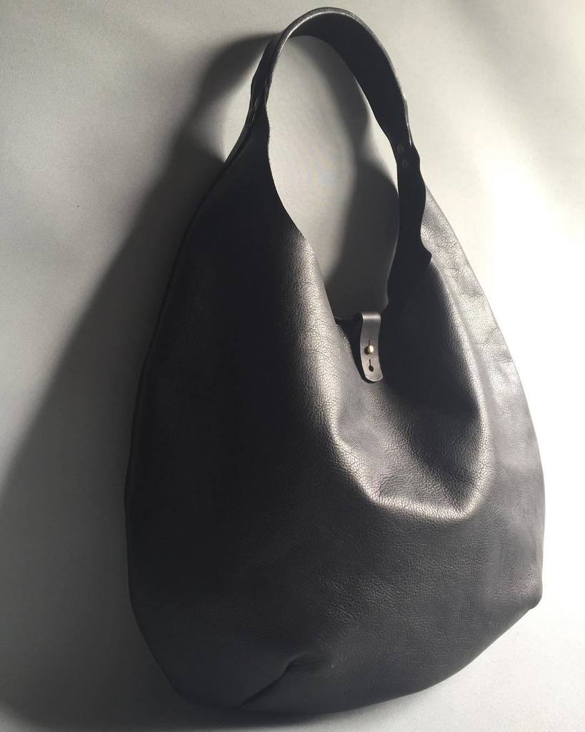 pkkirkwood's tweet photo. The Hobo is back... @pkkirkwood @fieldbtn #pk #pkirkwood #leather #blackleather #noir #womensstyle #bagblog #baglo… https://t.co/DUV2zOxWHw https://t.co/ME1xiukrPp