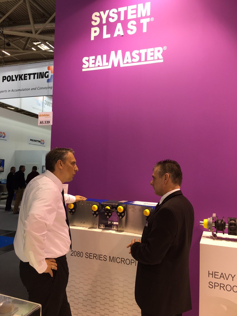 UnitHandling's tweet photo. Extremely short head-to-tail transfers are now possible with #SystemPlast #MicroPitch series @drinktec_2017 S#539 https://t.co/naa6cERgtf https://t.co/jya3UICUDq