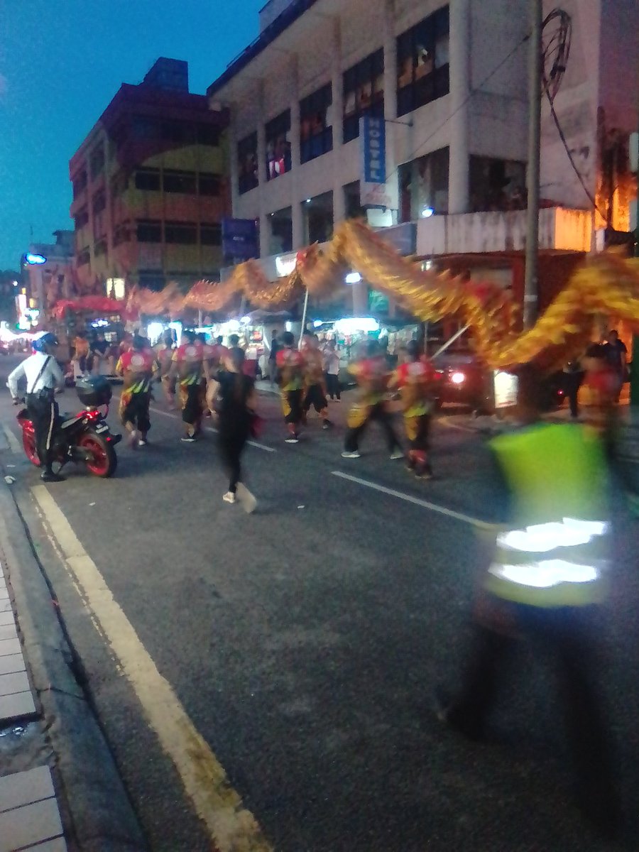 petersubang's tweet photo. The dragon leading the 7th month parade for Peace n Prosperity through Chinatown this evening. https://t.co/0RkwJgemY4