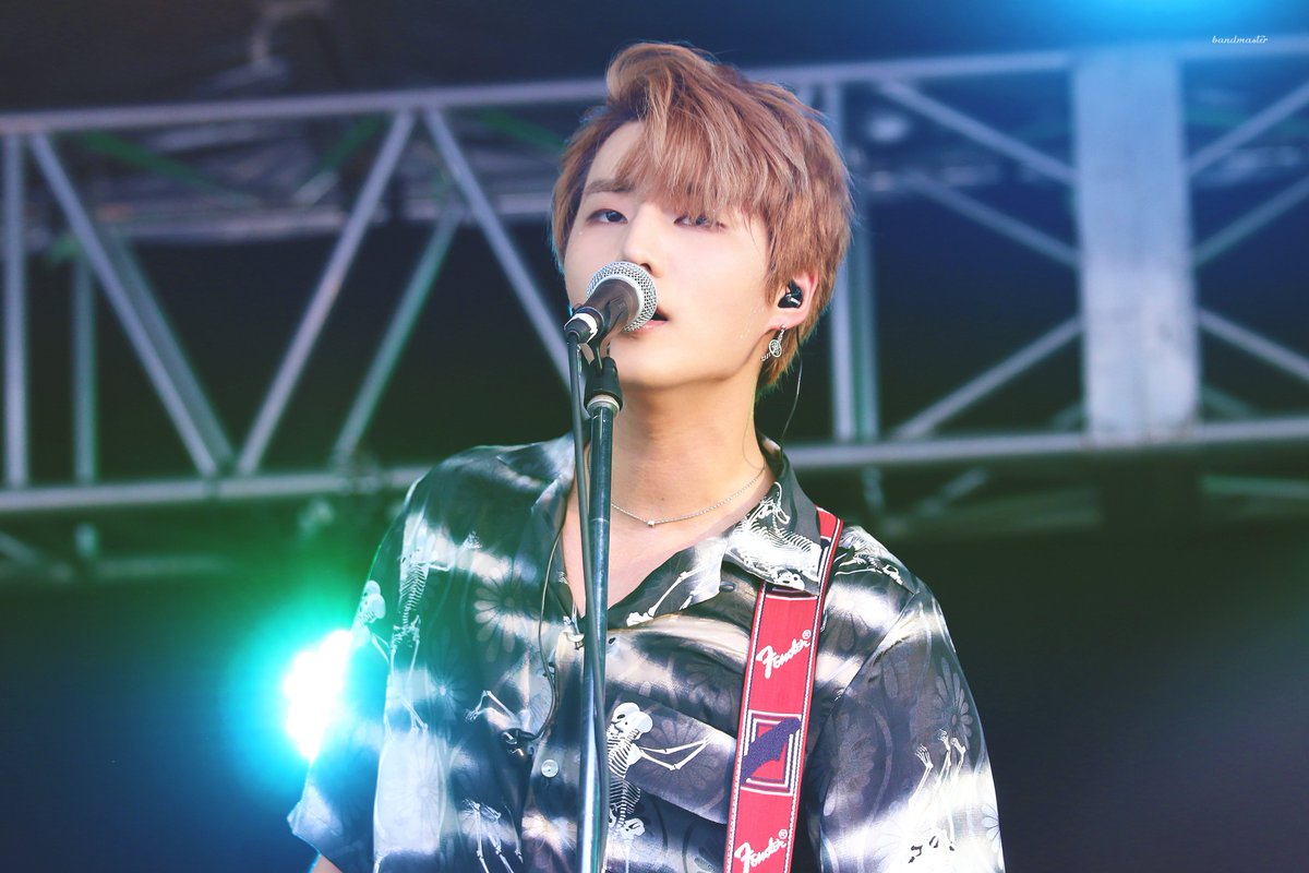 bandmaster_'s tweet photo. 170819 Summer Sonic 

https://t.co/nPqqnCERsJ
https://t.co/0snwYV0yyH

#데이식스 #day6 #youngk #영현 #영케이 https://t.co/6pfOyML39t