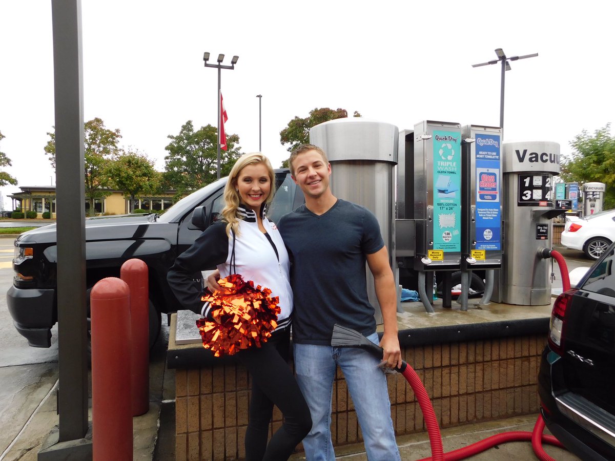 MikesCarwash's tweet photo. Happy Game Day! Good luck tonight @Bengals and thank you for surprising our customers yesterday! #RandomActsofKickOff https://t.co/YYfWv8jnYW