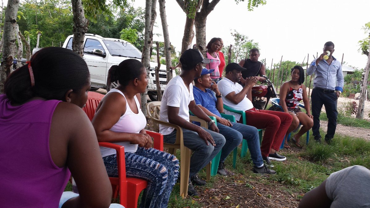 SindicoCocolo's tweet photo. Buenos días, escuchando las inquietudes de los moradores de Villa Progreso tres para resolverle sus problemáticas. #FedericoSoriano #Cocolo https://t.co/sIYYHLhPxE