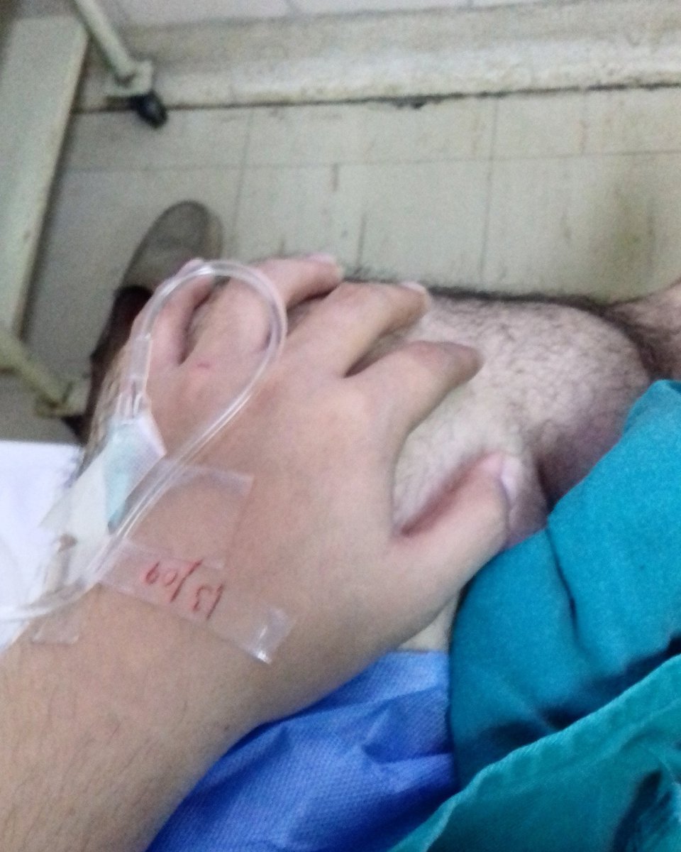 adriaanugon's tweet photo. Salgo de una para entrar en otra, pero gracias a Dios todo salió bien en la operación 🙏💪🏨🚑 #instahand #instapic #instasick #operación #tired https://t.co/YTny1VWR9T
