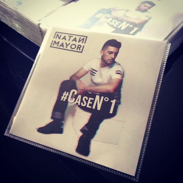 natanmayor's tweet photo. Aujourd'hui c'est l'arrivée des exemplaires physiques de mon EP #CaseN1 !
Bientôt chez vous ! 
Encore un grand merci à tous les donateurs 😉 https://t.co/QcjzC0EerN