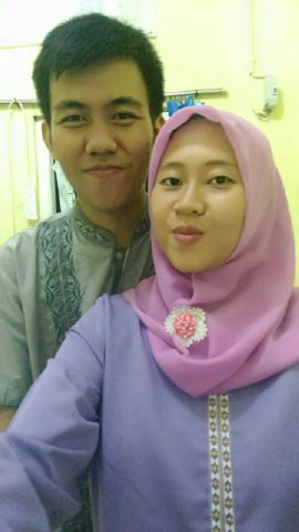 dia sosok lelaki yg bertanggung jawab , baik hati dan pengertian ♥ loveeeeeee you papah nado ♥