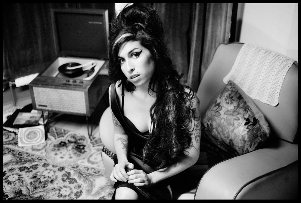 Happy birthday to Amy Winehouse on what would have been her 34th birthday today. 
Here are 10 of her best songs: a.axs.com/ttWyc4