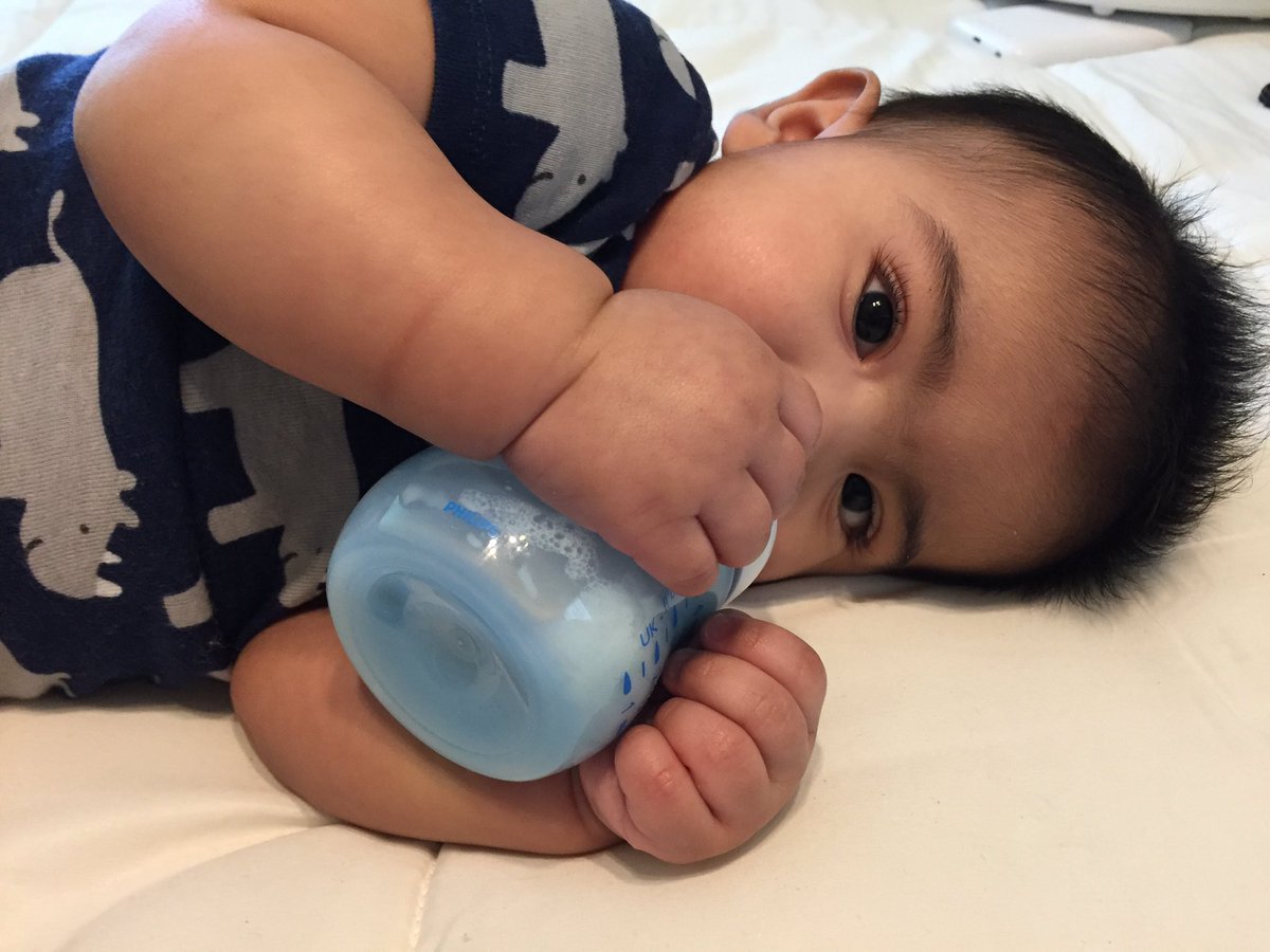 When Can My Baby Hold His Own Bottle Baby Viewer