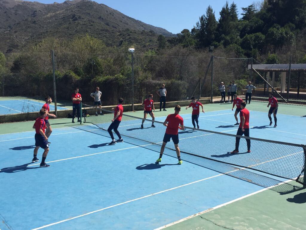 FLETCHER_94's tweet photo. Little game of football tennis today with the lads! #CpTour #SpecialMedia #hollandPrep #NotWorried https://t.co/KkeTzNOOBH