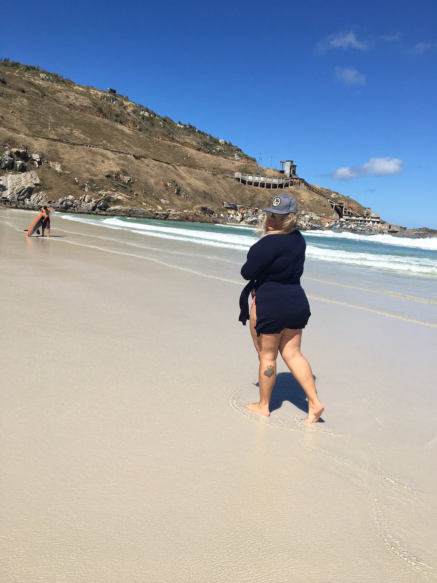 caroljesuino's tweet photo. Chorar rios, sorrir mares 🌊 #ondeeuqueriaestar #doferiado https://t.co/wYVEJ7LqSU
