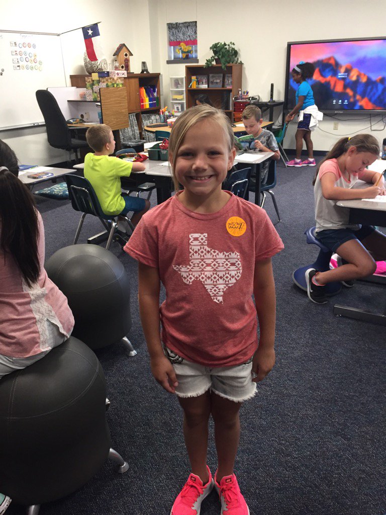 rockin3rdgrade's tweet photo. This sweet girl made sure that her friend didn't sit alone at lunch! #eddelem https://t.co/52PzuwdrL9
