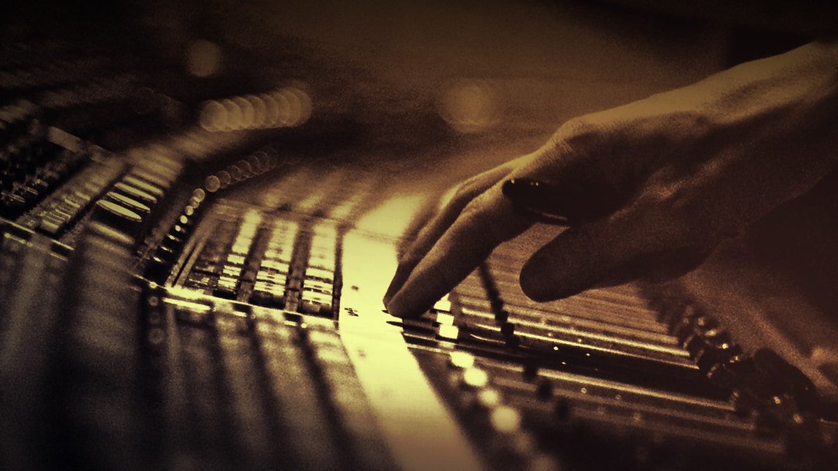 UAudio's tweet image. What advice do you wish you received at the beginning of your #music career? #ThursdayThoughts #audio #recording #artist