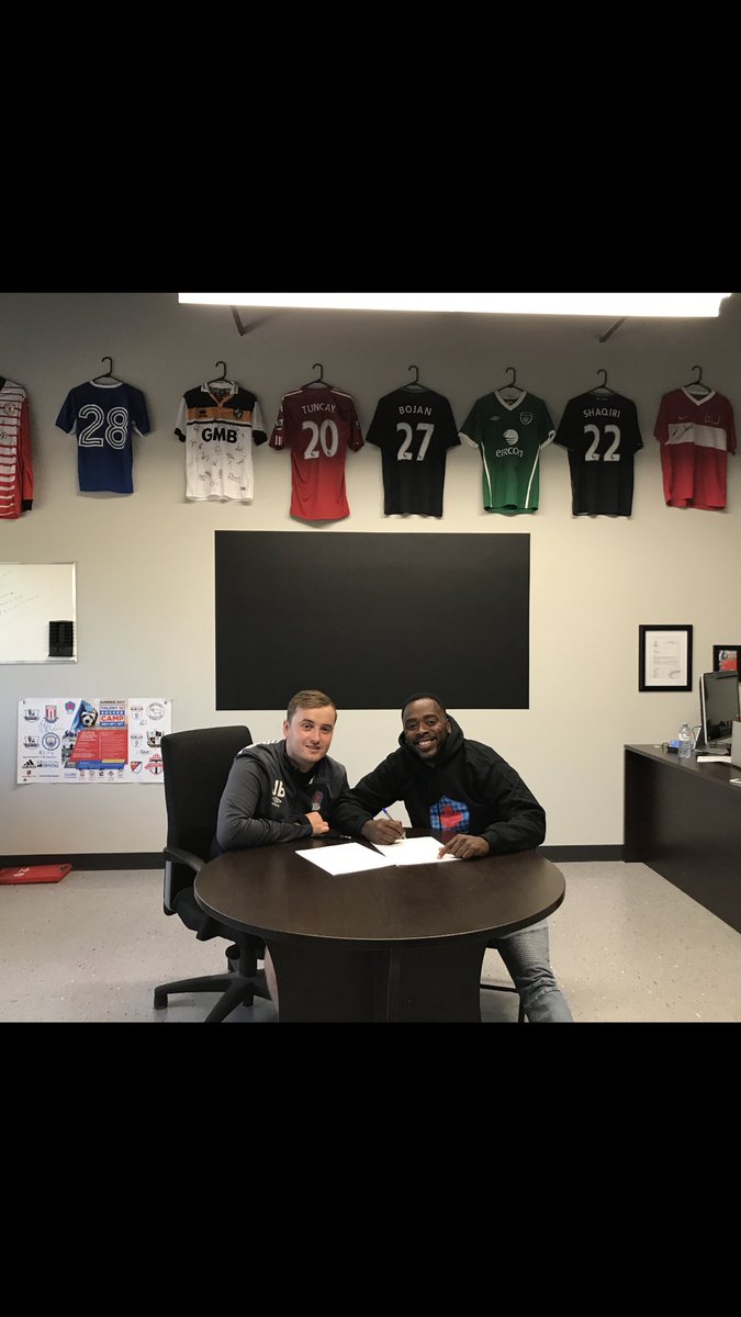 _adpsoccer's tweet photo. Signed,sealed &amp; delivered. Ex Tottenham,Arsenal,Wolves and Toronto Fc player Rohan Ricketts signing his full time contract with Owner Josh https://t.co/vblu10BaeO