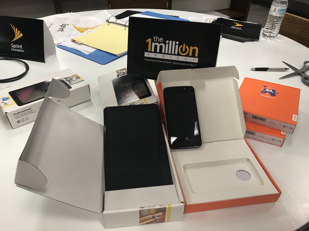 parkss12's tweet photo. #1MillionProject #Grant Watching Students Enthusiasm &amp; Smiling Faces is Priceless! @sprint Thank You @CTORock and Staff! @RCS_NC https://t.co/bqge8ya7k8