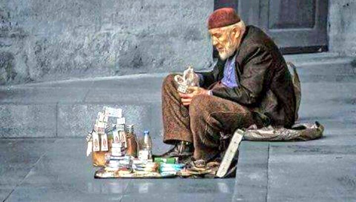 20 tane yara bandı bir lira! diyor amcam..! Alan yok..!Hiç mi kanayan yaranız yok.Kalbinizdeki yaralar kabuk mu bağladı?