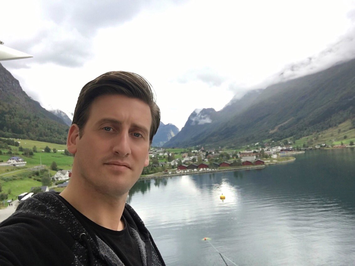 jonmosesvocals's tweet photo. Today's view #blessed #picoftheday #norway #fjords #nature https://t.co/RHoT7k5AaA