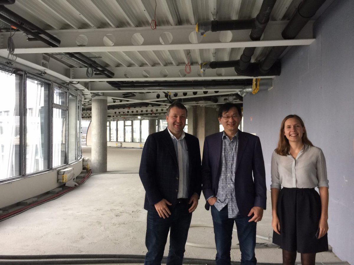 2017Lon's tweet photo. Me doing due diligence on @Bankeracom  new office with @TonyGuoga. Serious business going on. Am satisfied. https://t.co/eXPWFao3xO