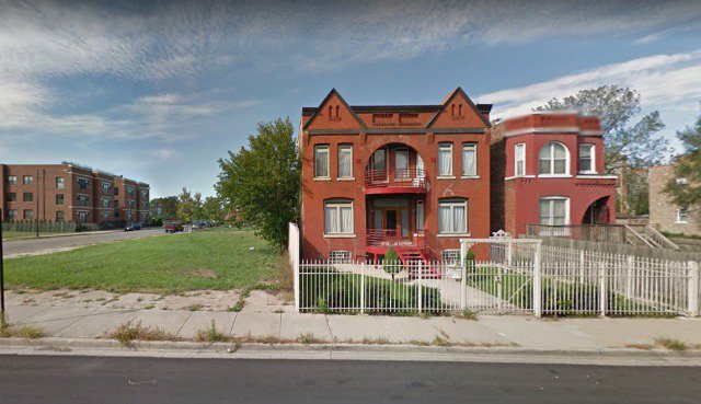 Chicagoist's tweet photo. The City Will Sell Nearly 1,000 More Vacant Lots For $1 Each
 https://t.co/sy37RA7WYP https://t.co/p6xfCyWyXm