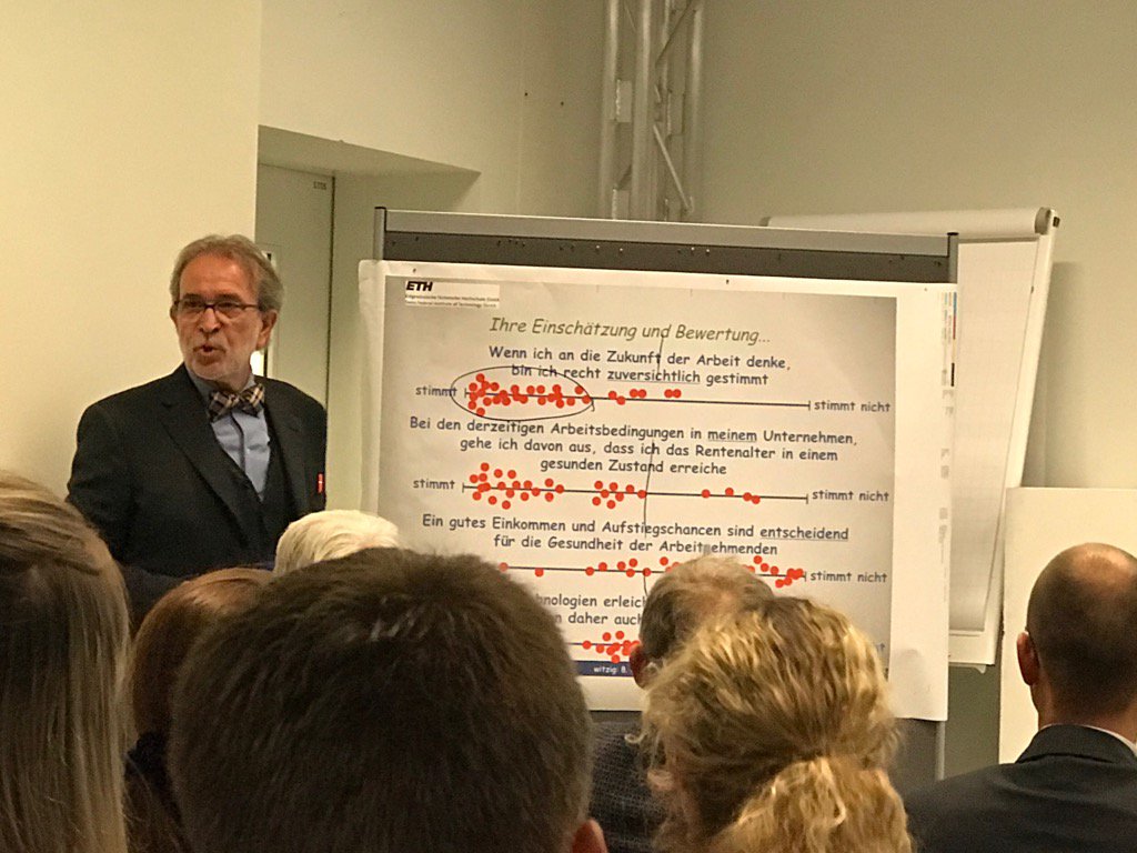barbarajosef's tweet photo. Einschätzungen der Teilnehmer zu Zukunft der Arbeit im Workshop von Prof Theo Wehner @Witzig_Office #officesymposium https://t.co/LAHtey4f0z