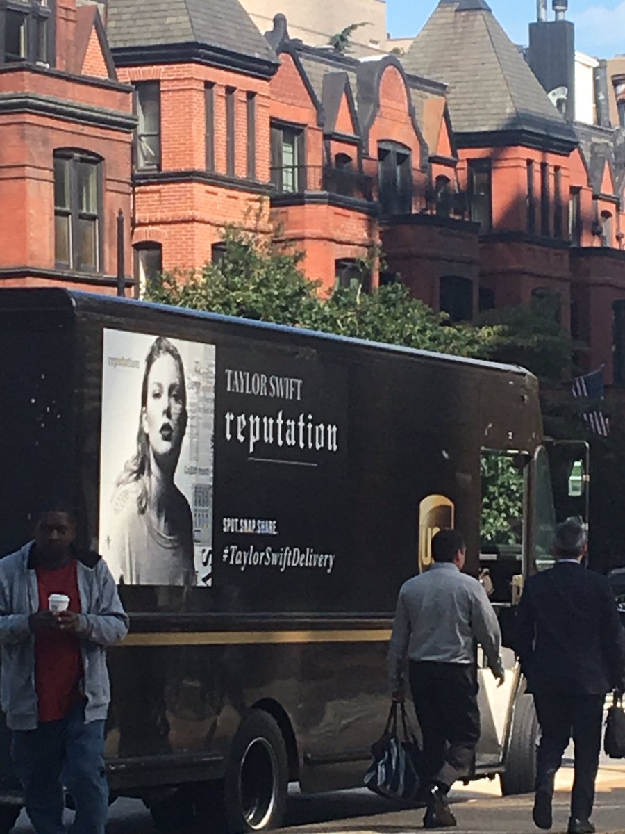 outofwonderIand's tweet image. GUYS IT HAPPENED I SCREAMED #TaylorSwiftDelivery #promo